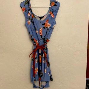 I’m selling a casual blue with flowers day dress with matching tie belt.